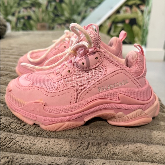 Balenciaga Triple S Kids Sneakers – Pink
Size: EU 27 / US 10 - Picture 4 of 12